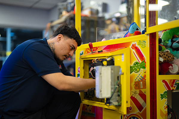 Fixing Claw Machine